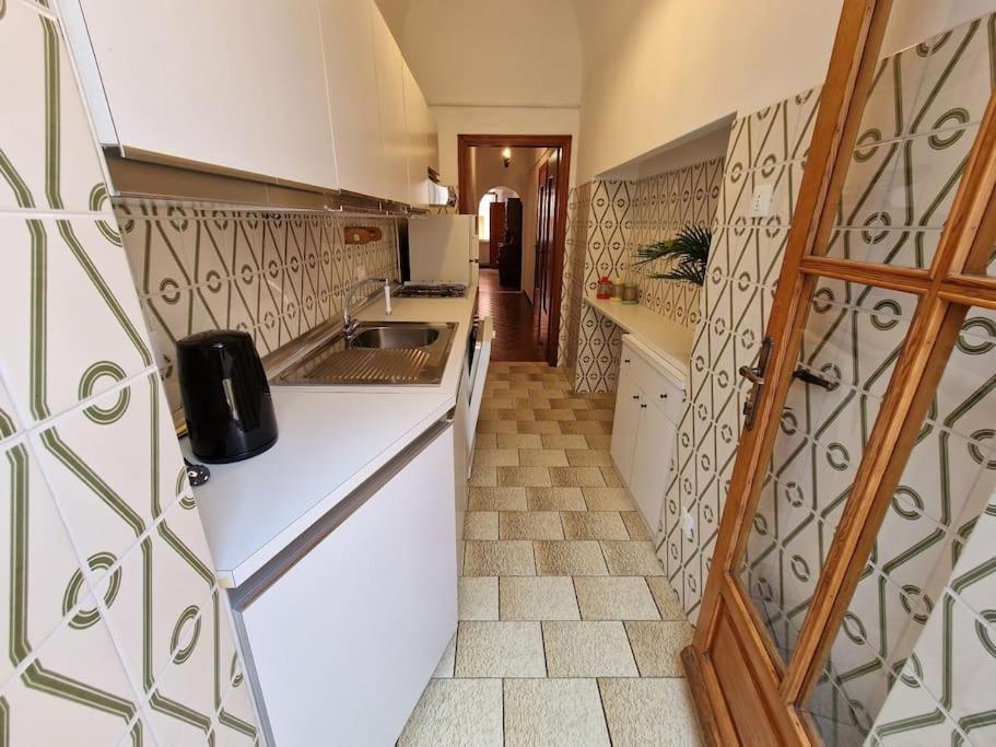 Silver Sands Finale Ligure - Traditional Apartment - 4 Beds & Terrace By The Beach Dış mekan fotoğraf
