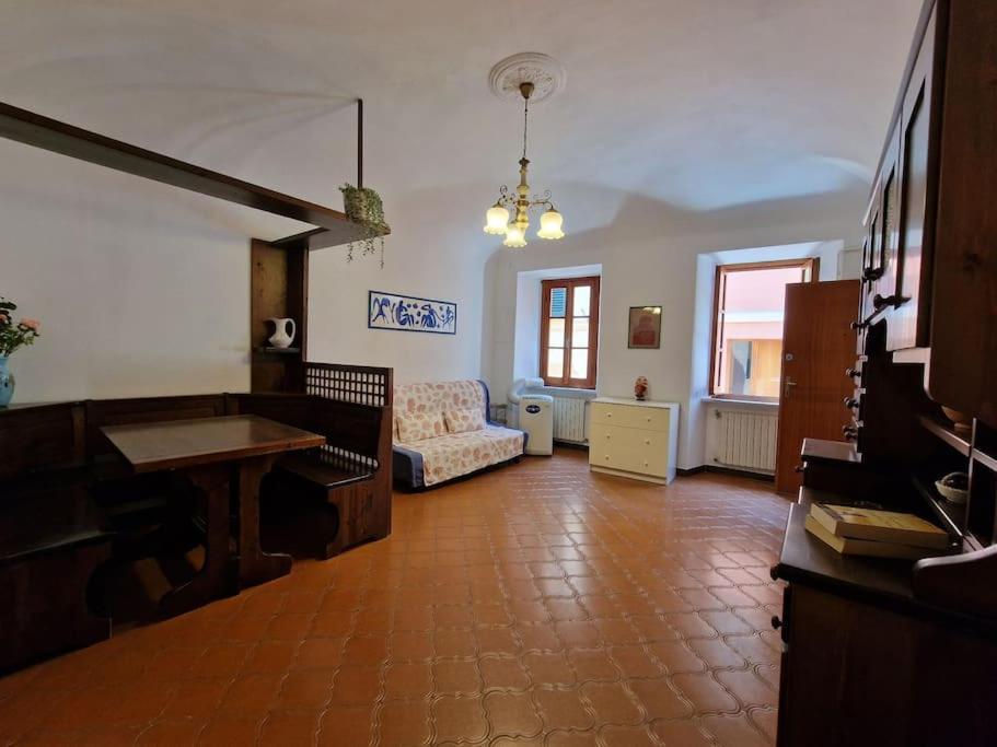 Silver Sands Finale Ligure - Traditional Apartment - 4 Beds & Terrace By The Beach Dış mekan fotoğraf