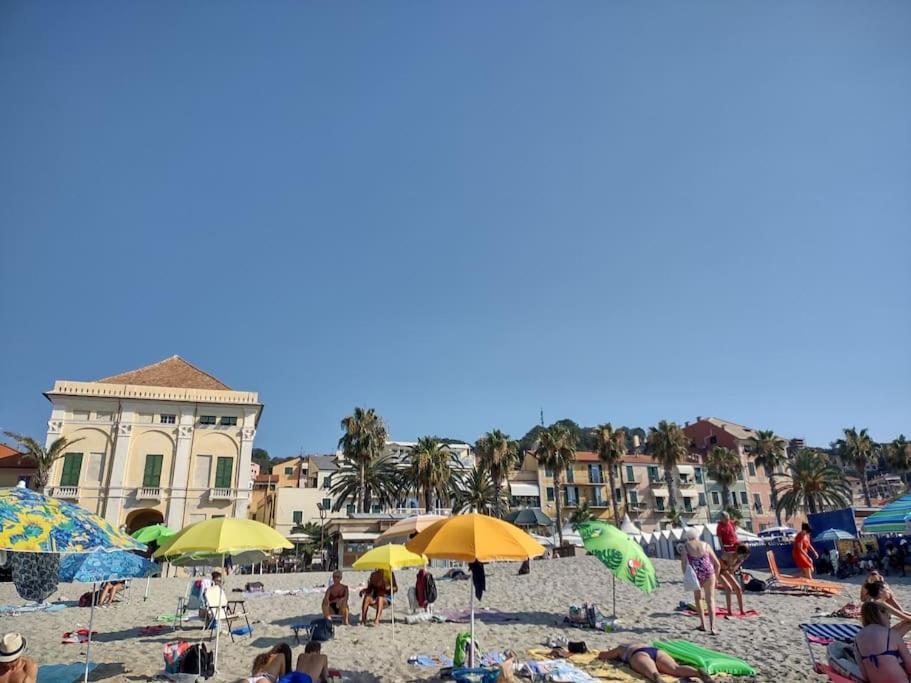 Silver Sands Finale Ligure - Traditional Apartment - 4 Beds & Terrace By The Beach Dış mekan fotoğraf