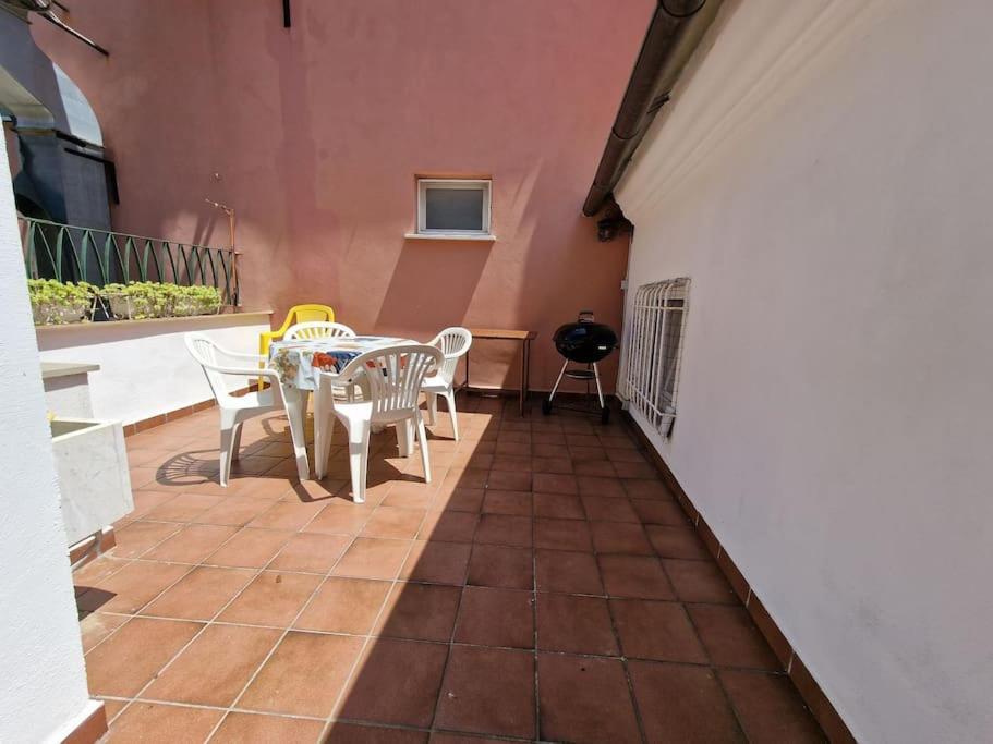 Silver Sands Finale Ligure - Traditional Apartment - 4 Beds & Terrace By The Beach Dış mekan fotoğraf