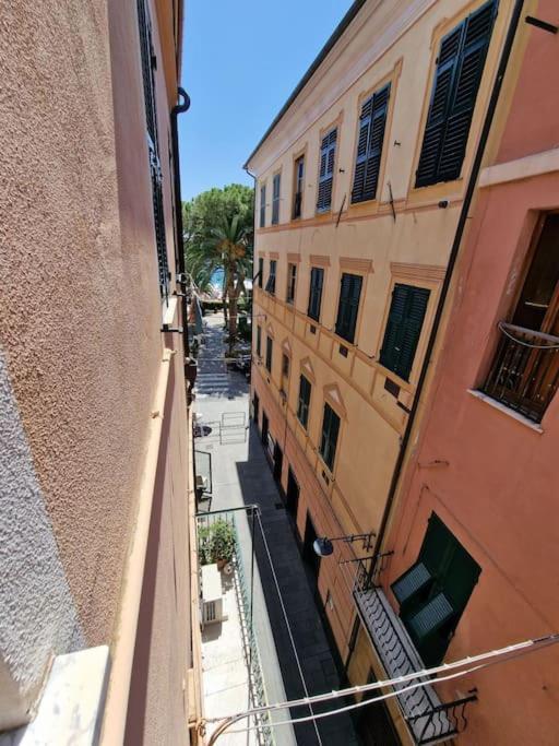 Silver Sands Finale Ligure - Traditional Apartment - 4 Beds & Terrace By The Beach Dış mekan fotoğraf